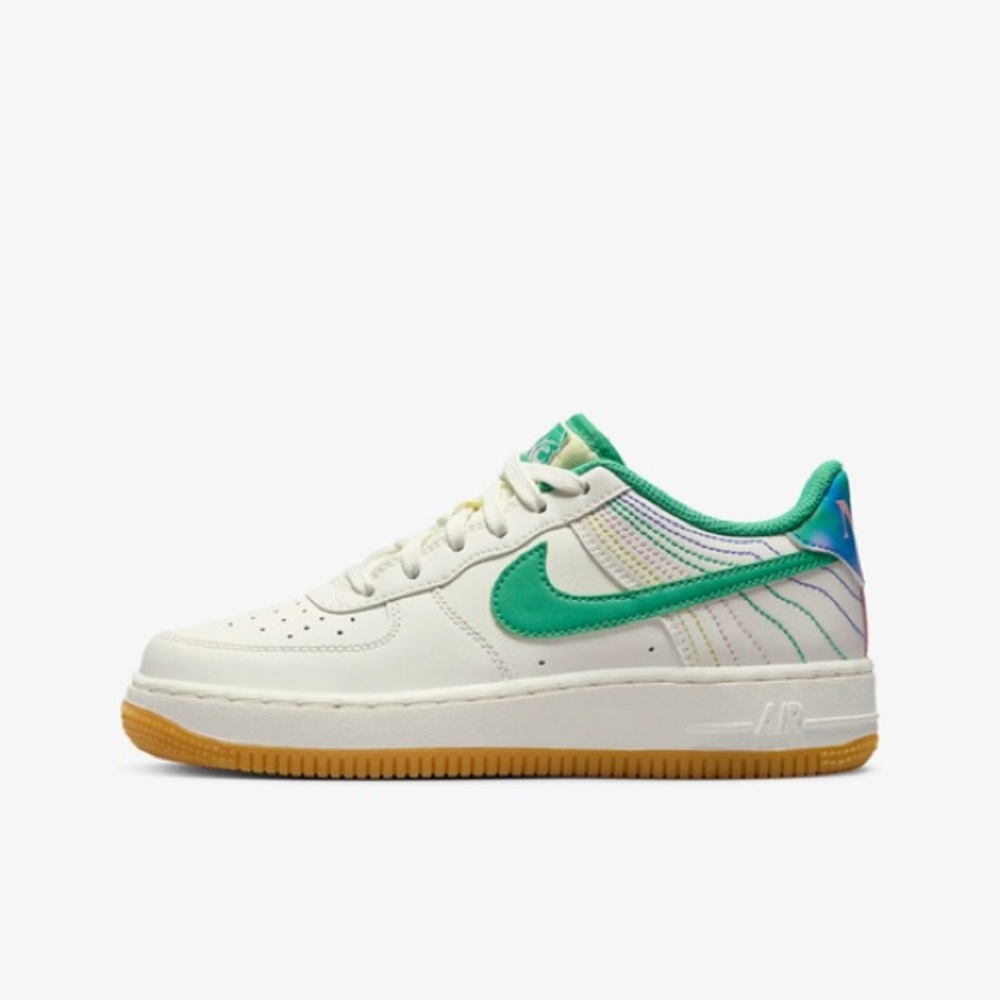 Nike Air Force 1 LV8 3 size 3.5 in kids